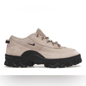 Nike Lahar Low in Wheat